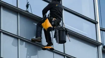 Facade-cleaning